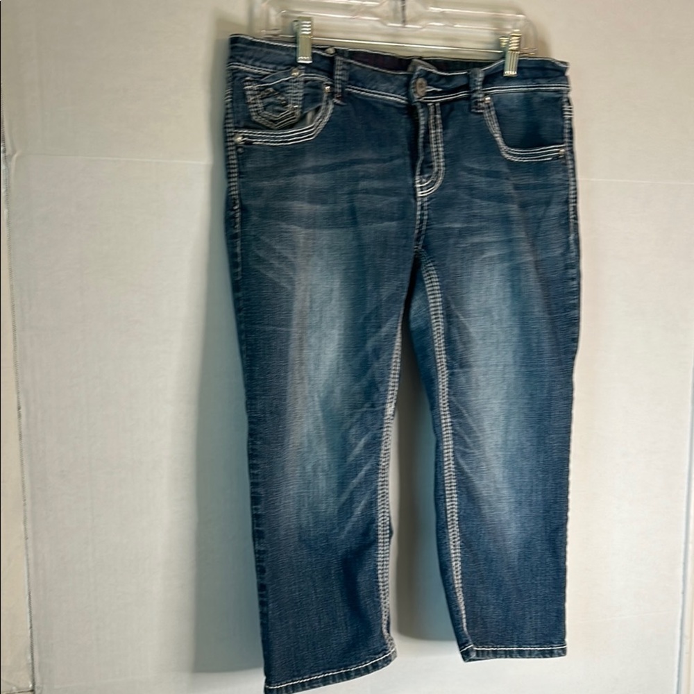 Hydraulic Low Rise Heavy Stitching Embroidered Denim Capri. Size 11/12 Tall